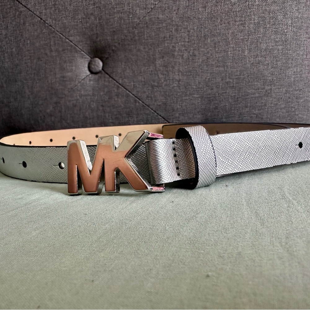 Michael Kors Silver Saffiano Leather Fashion Belt with MK Logo Buckle